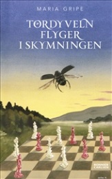 Omslagsbild för Tordyveln flyger i skymningen  : en beskrivning av vissa händelser i Ringaryd i Småland / iakttagna och dokumenterade av Maria Gripe och Kay Pollak, nertecknade av Maria Gripe