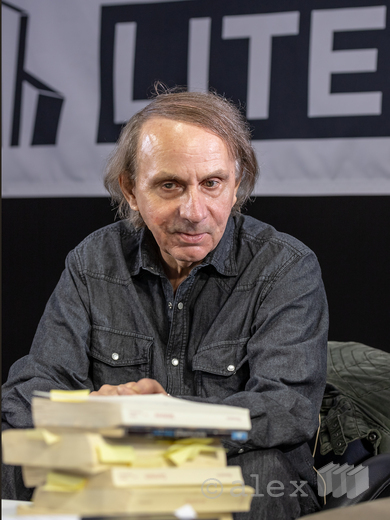 Författarporträtt av Houellebecq, Michel