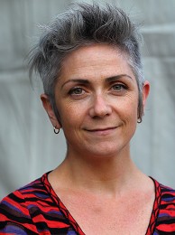 Poträttbild av Denise Mina