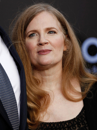 Poträttbild av Suzanne Collins