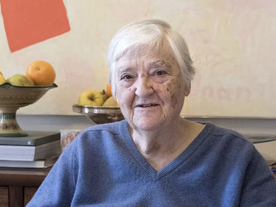Poträttbild av Etel Adnan