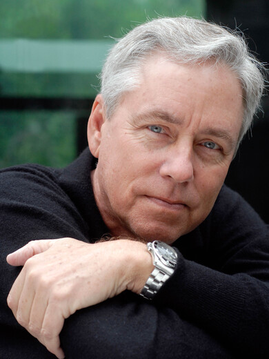 Portrait image of Carl Hiaasen