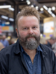 Poträttbild av Niklas Turner Olovzon