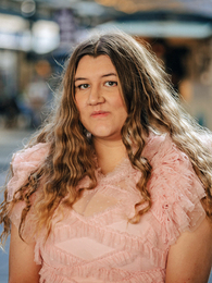 Poträttbild av Elle McNicoll