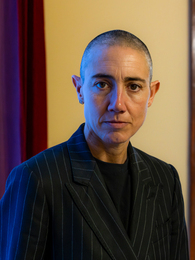 Poträttbild av Constance Debré