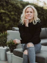 Poträttbild av Anna Lönnqvist