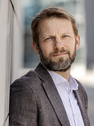 Poträttbild av Dennis Nørmark
