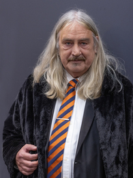 Poträttbild av Ilja Leonard Pfeijffer